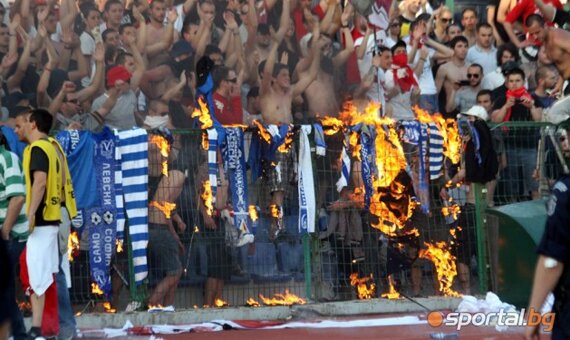 "Червен" терор из цяла София, повечето изгорени на дербито сини трофеи били от неделя
